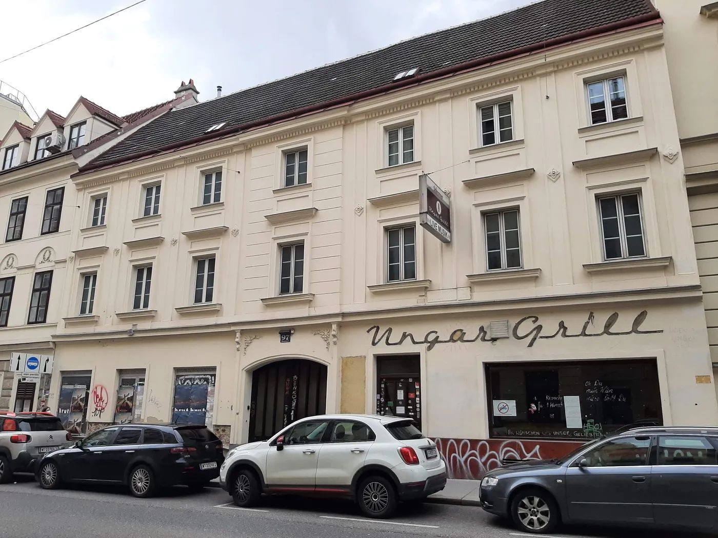 Wiener Zinshausfassade, Beispiel 1