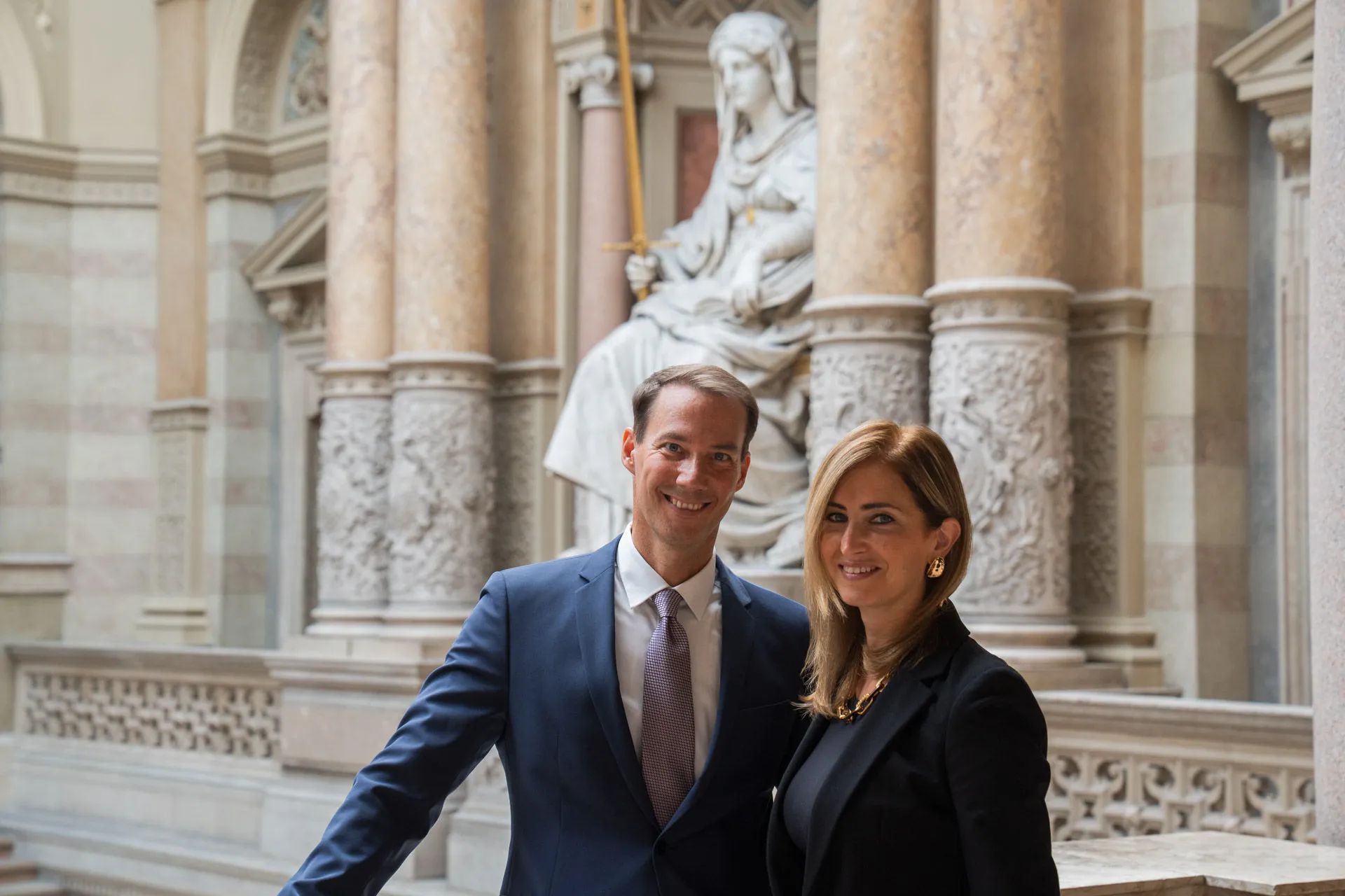 Mag. Eduard Michael Gruber und Ruba Gruber im Justizpalast in Wien